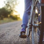 How should a beginner bike